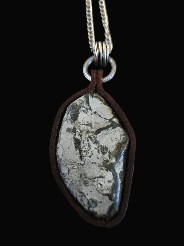 044. Polished metallic jasper - 28 grams - Image 2