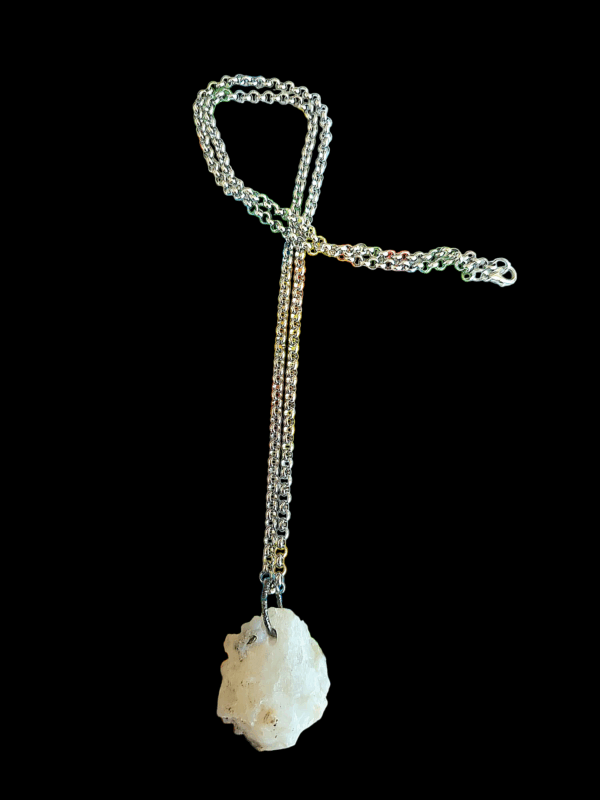 002. Kvars steinn / Quartz stone - 36 grams